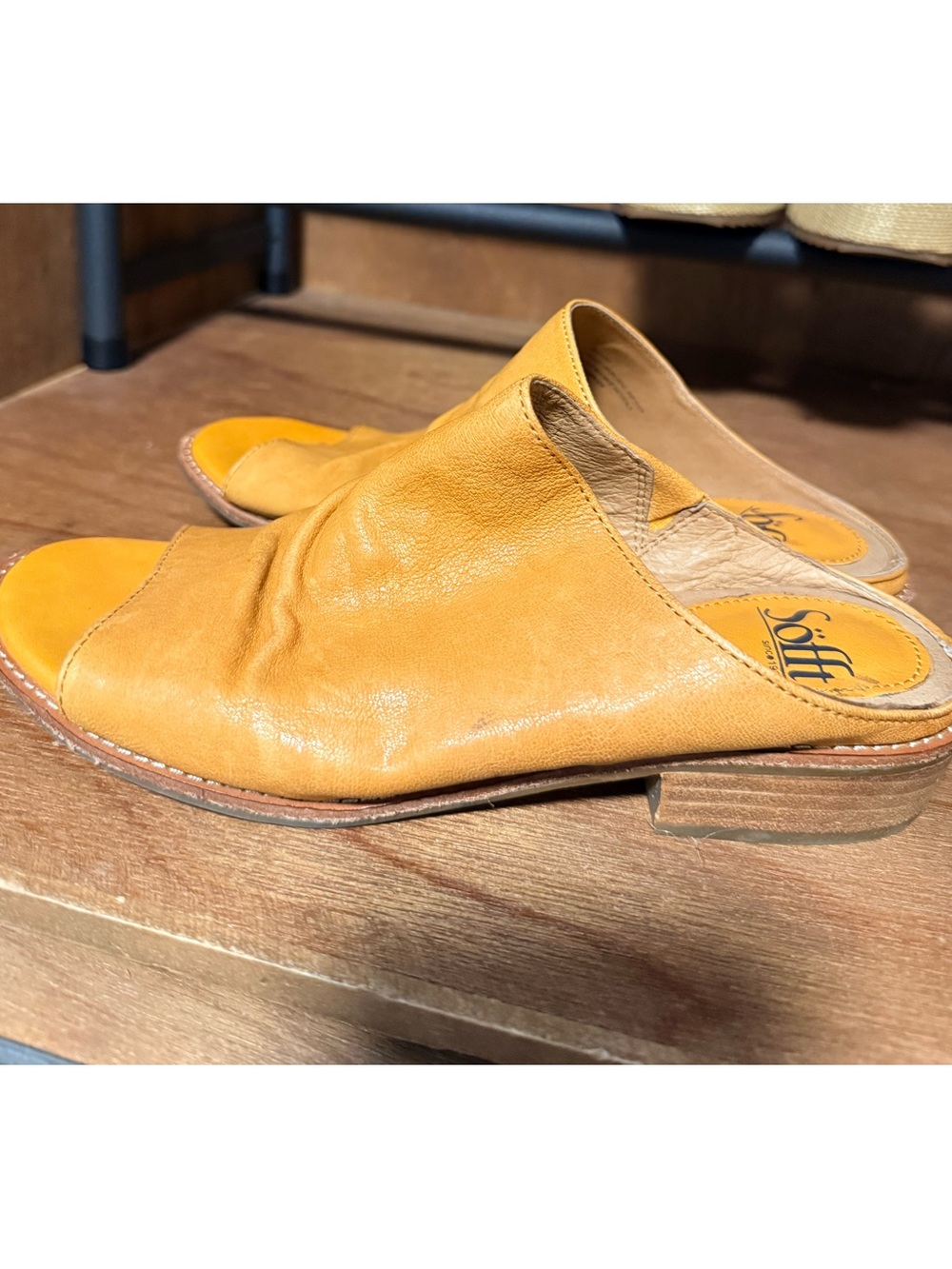 Sofft yellow leather slides sandals 7 - Picture 3 of 4